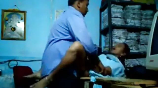 చిన్న టైట్టెడ్ ఆసియా హుకర్ సెక్స్ సినిమా తెలుగు వీడియో తన విచిత్రమైన వ్యక్తి యొక్క అలసత్వపు పురుషాంగాన్ని అభిరుచితో నడుపుతోంది