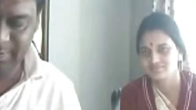 అనాబెల్ యొక్క నోరు నీరు త్రాగే పుస్సీ పెద్ద డిల్డోతో నింపబడి ఉంది తెలుగు సెక్స్ తెలుగు సెక్స్ వీడియో